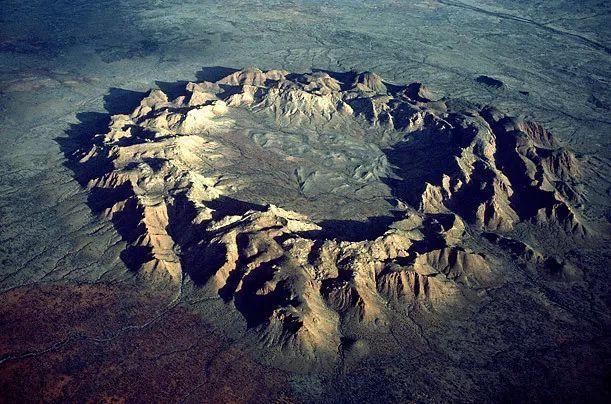 威尔克斯地陨石坑形成于多少年前