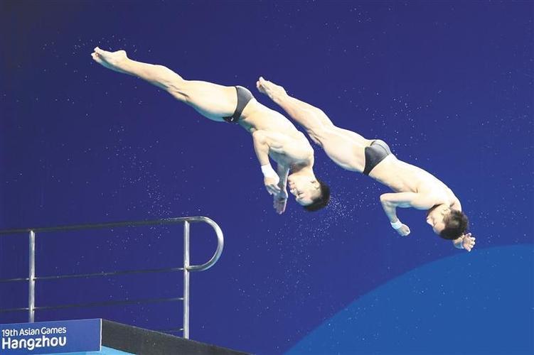 直播:跳水男子双人10米台决赛的相关图片